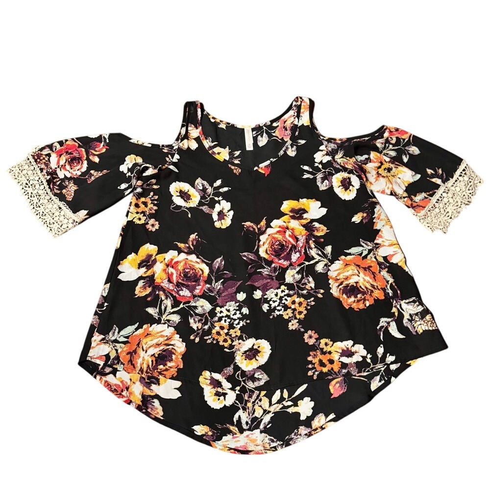 Xhilaration Black Floral Top with‎ Lace Detail